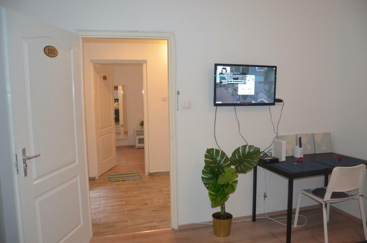 בודפשט No. 11 Apartment With 2 Bathrooms Next To Railway Station מראה חיצוני תמונה